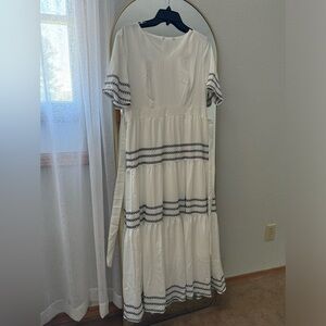White summer dress, size L, beautiful detail
